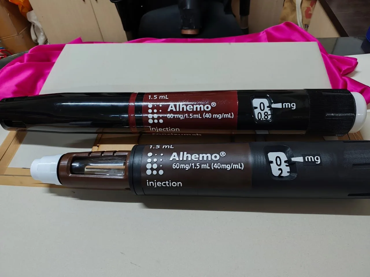 Alhemo pen — pharma display model